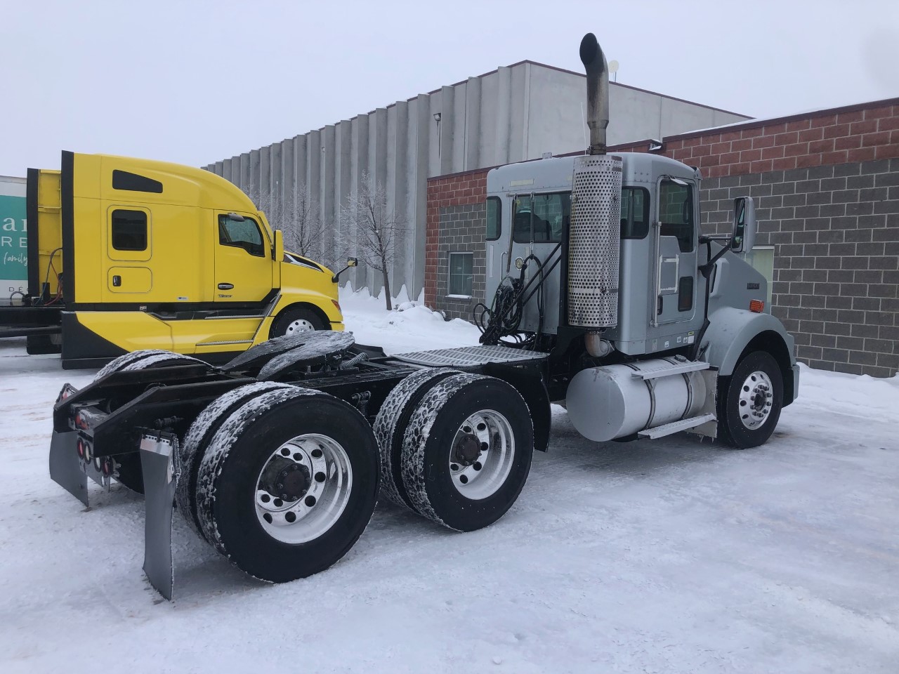 2009 Kenworth T800 - Northwest Truck & Trailer Sales Fargo | Trailer