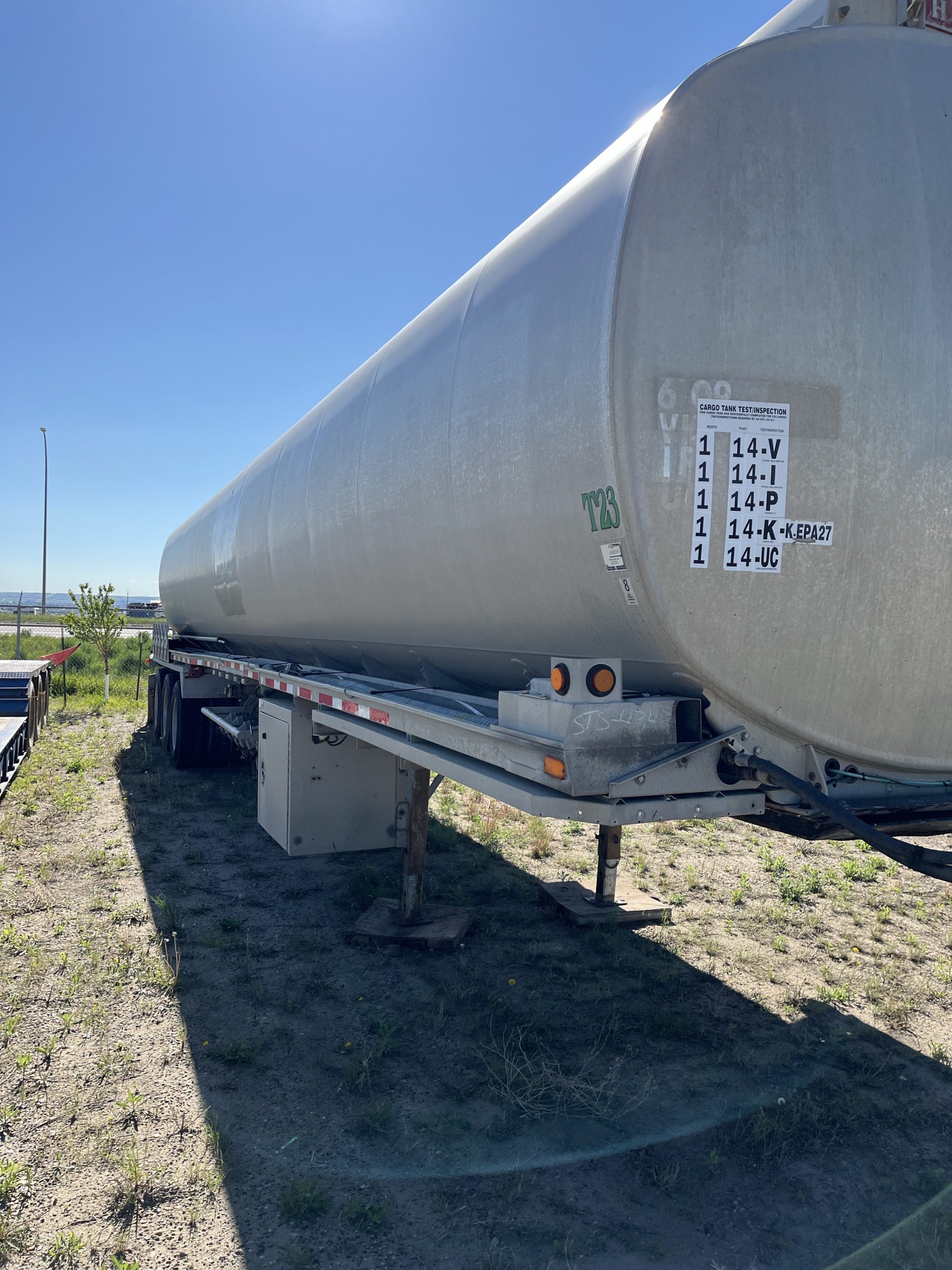 1998 Heil 14300 Gallon - image 4 of 6