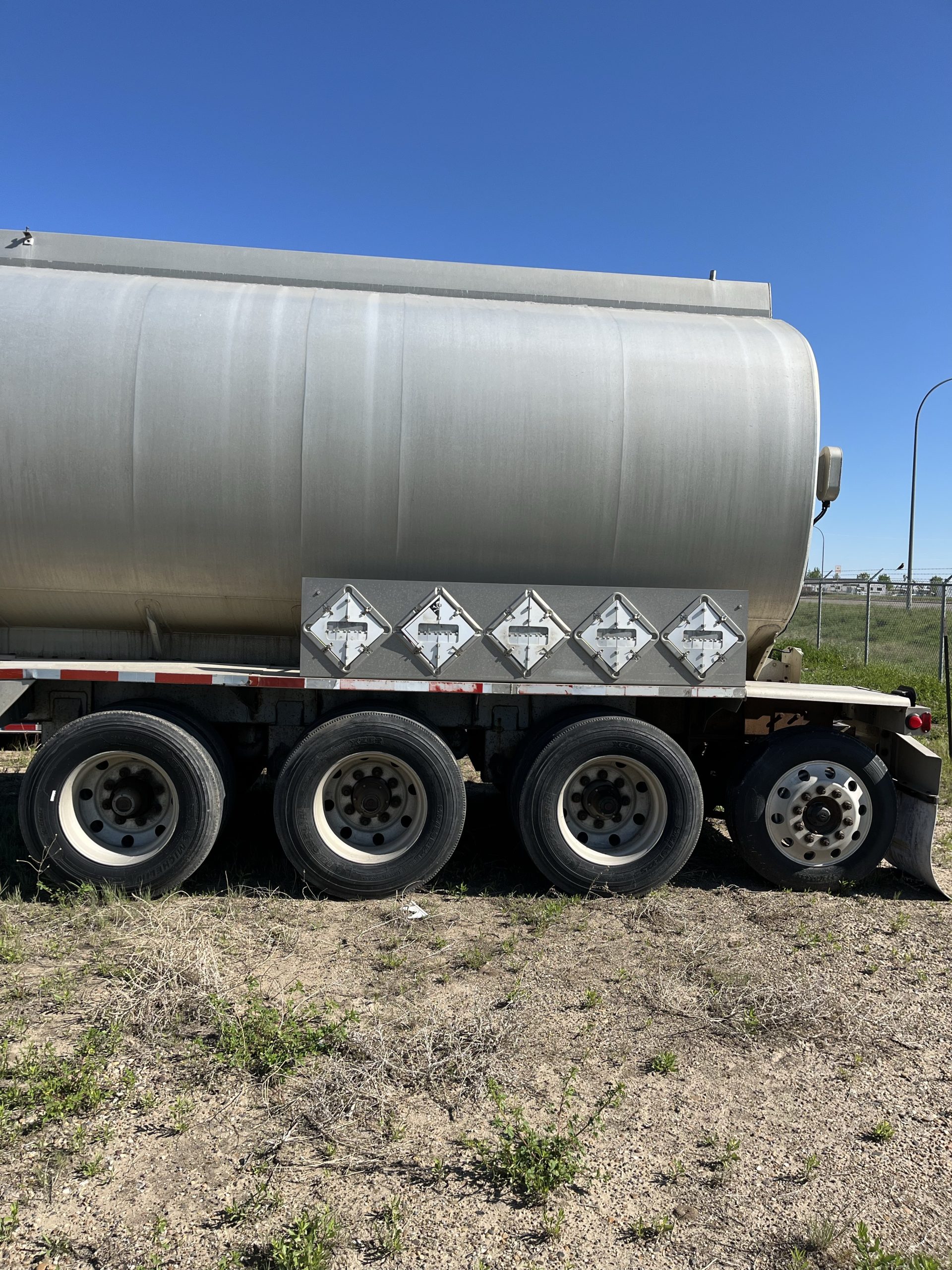 1998 Heil 14300 Gallon - image 6 of 6